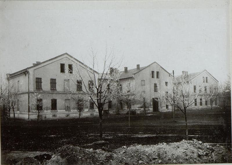 Військові казарми. Рік спорудження 1886. Зараз це вул. Січових стрільців, 62.