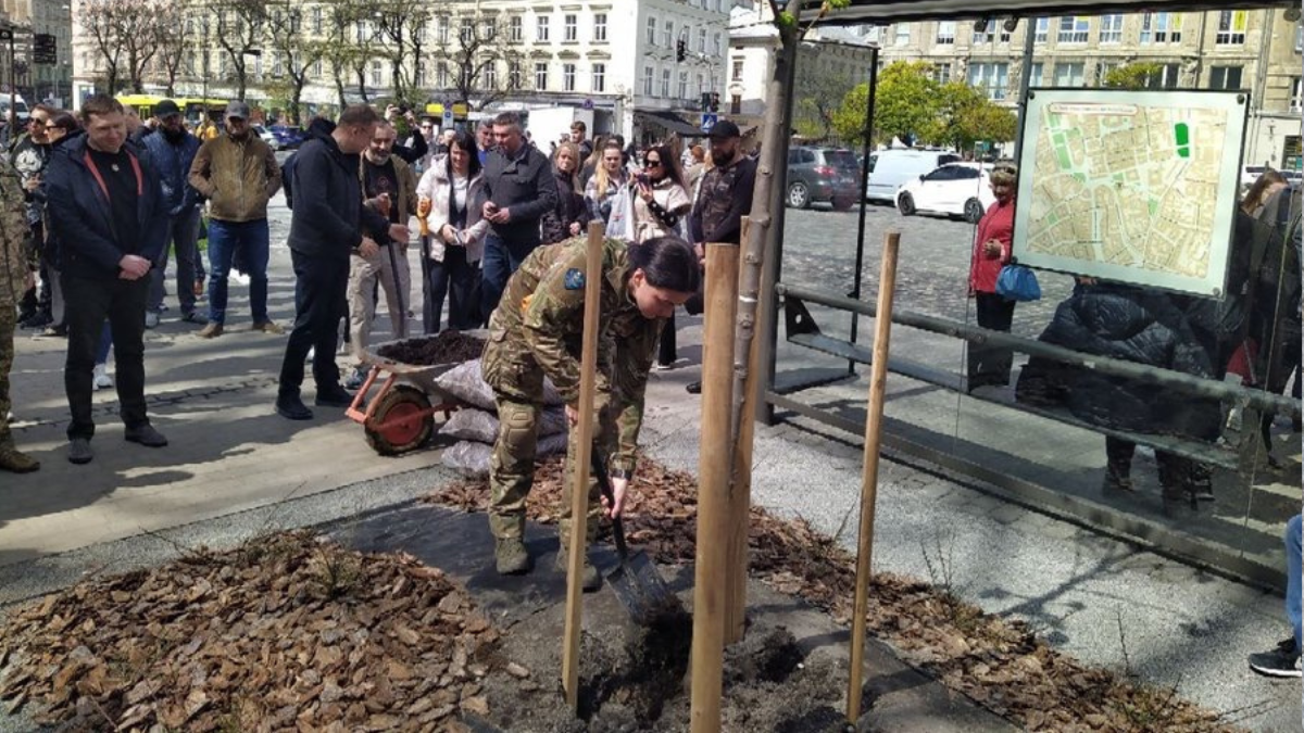 У Львові відкрили фонтан у честь загиблого Да Вінчі 1