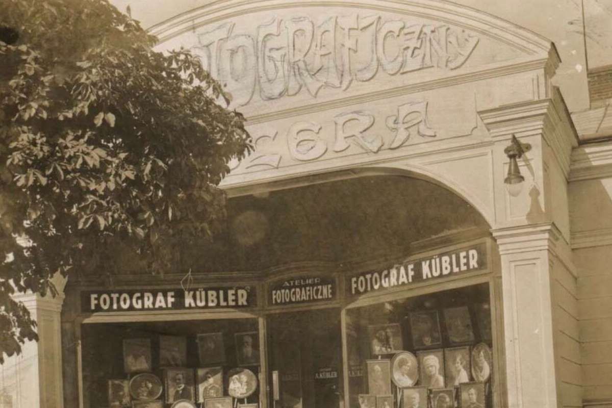 Фотореквізит з минулого століття: які речі з ательє Кіблера зберігають в коломийському музею 1