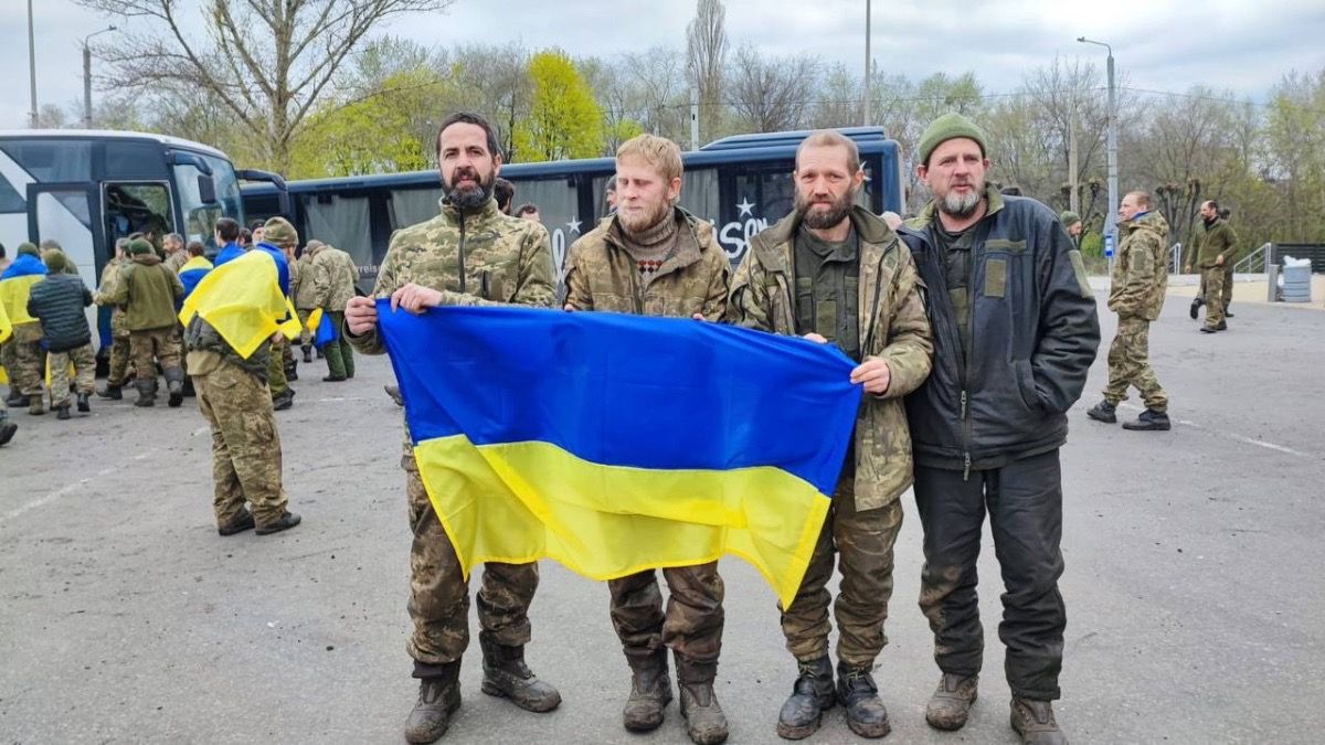 На Великдень з полону повернулися 130 захисників 2
