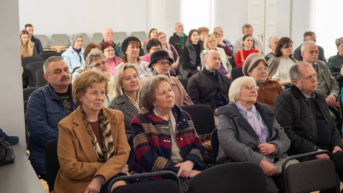 У Коломиї відбувся захід "Сміємось - отже не здаємось" 1