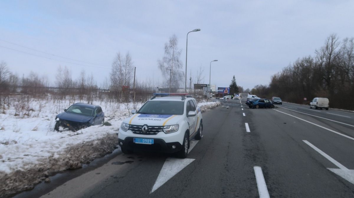 Деталі ДТП у Раківчику: одна людина у лікарні 2