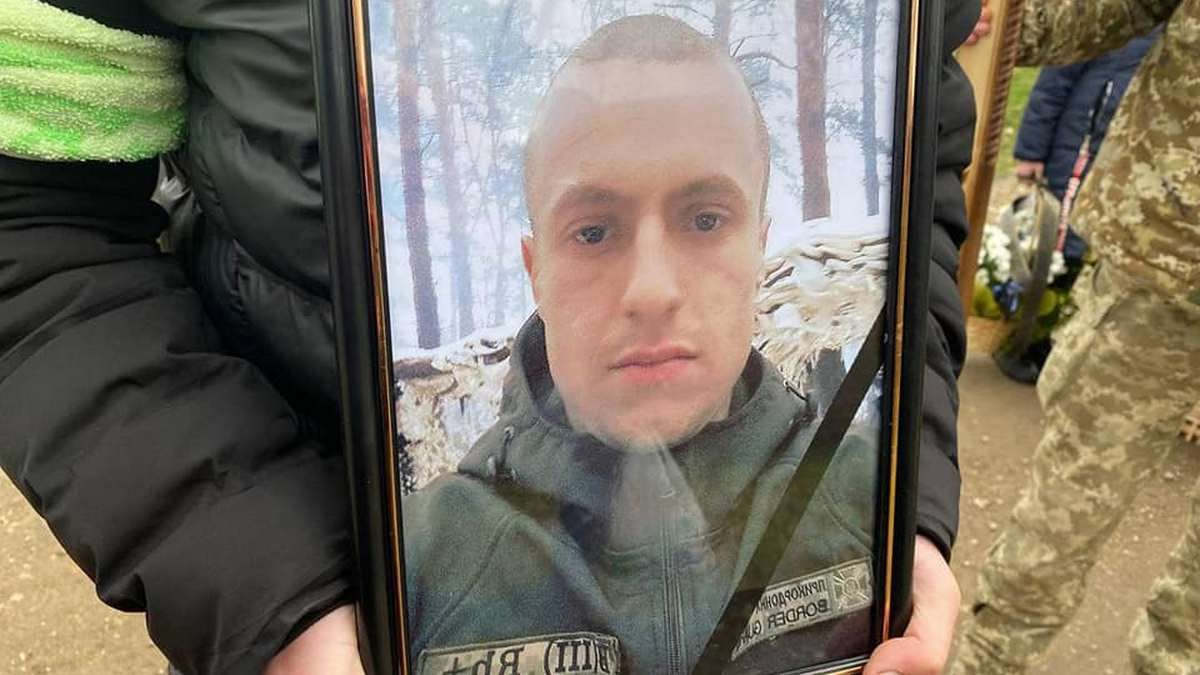 На Городенківщині провели в останню дорогу Героя Володимира Лоюка 8