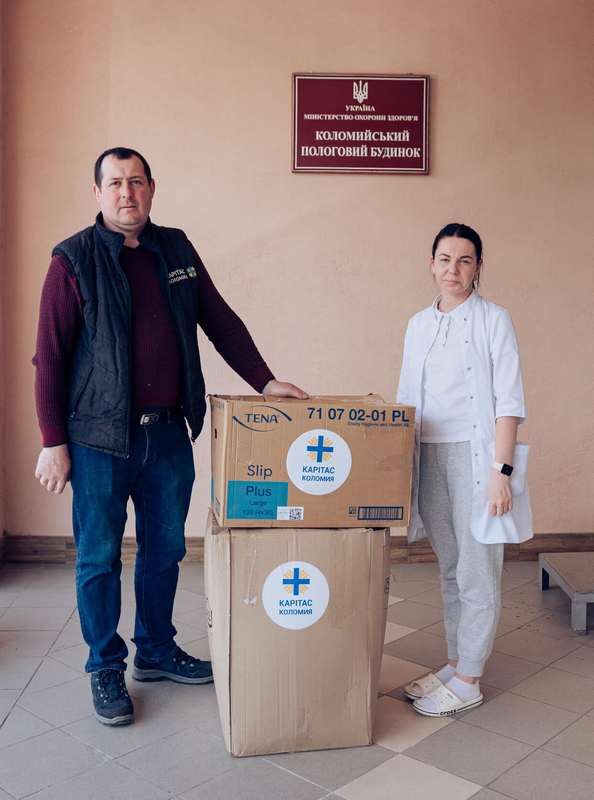 Пологовому будинку в Коломиї передали підгузки для малечі 2