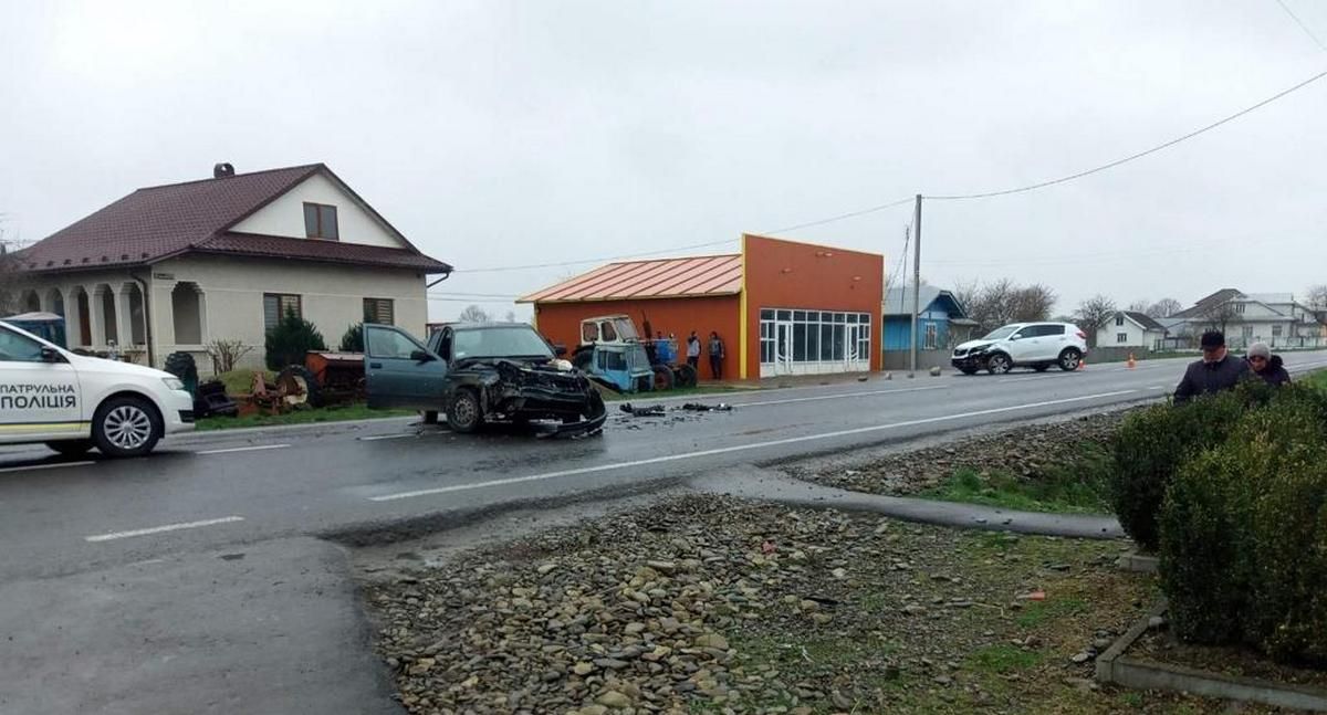 ДТП на трасі у Заболотові: ВАЗ врізався у KIA 1