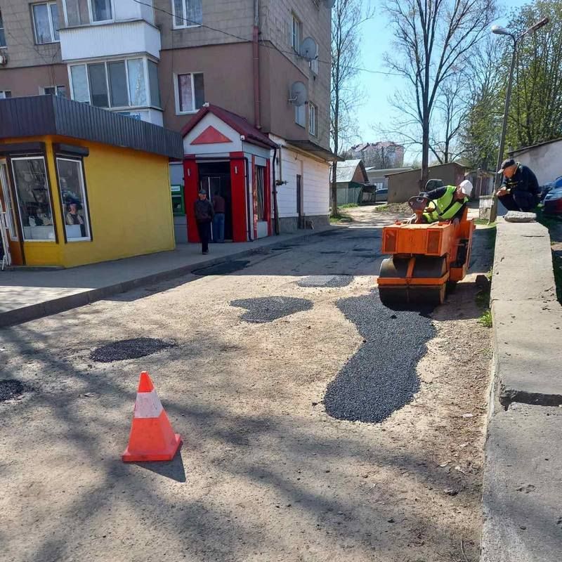 У Городенці проводять ямковий ремонт 1