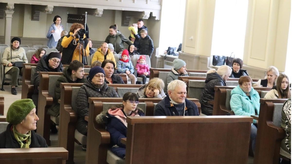 Малі коломияни отримали великодні подарунки 1