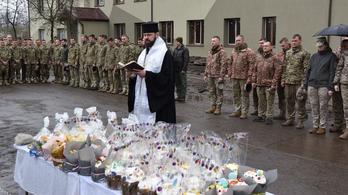 Як військові в Коломиї паски святили 1