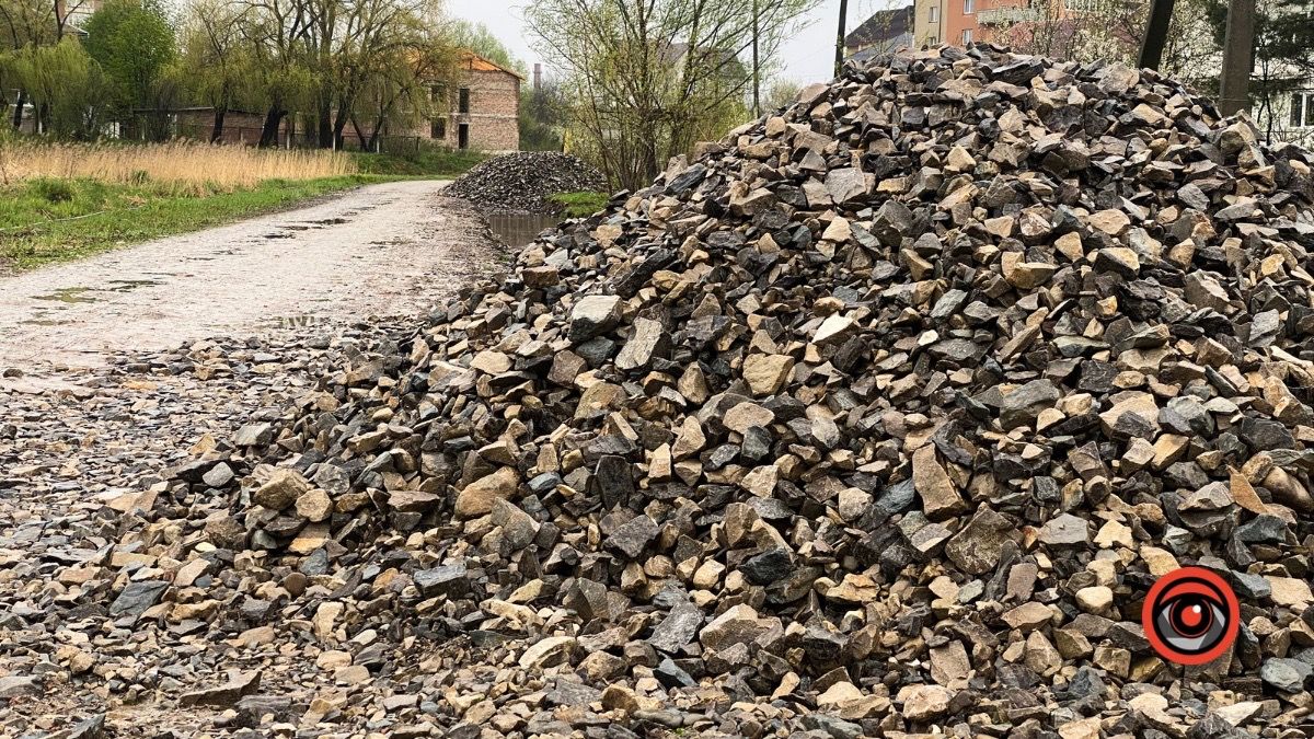 На вулиці Маковея у Коломиї облаштовують тротуар за понад 800 тис грн 3