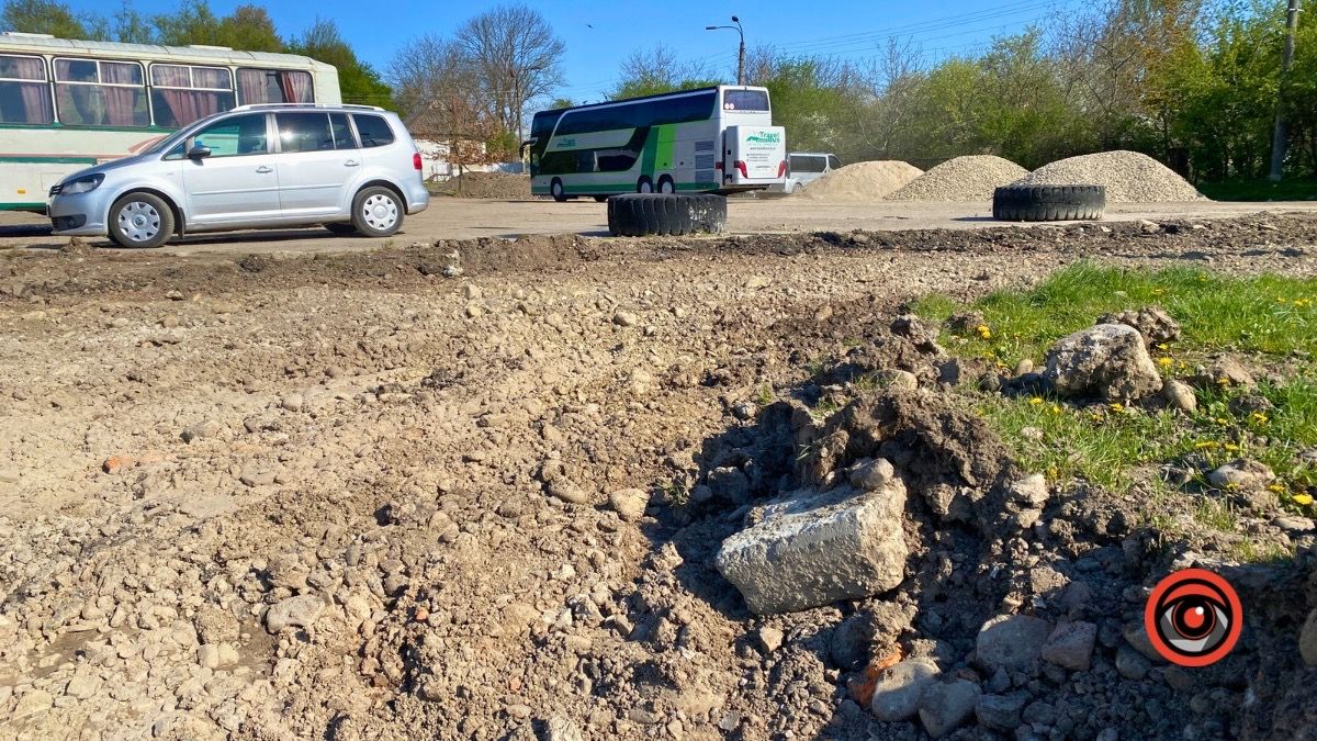 Дорога на автостанції у Коломиї дочекалася ремонту 6