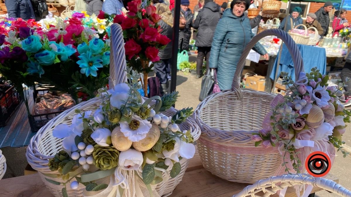 Скільки у Коломиї коштують кошики та прикраси до них? 2