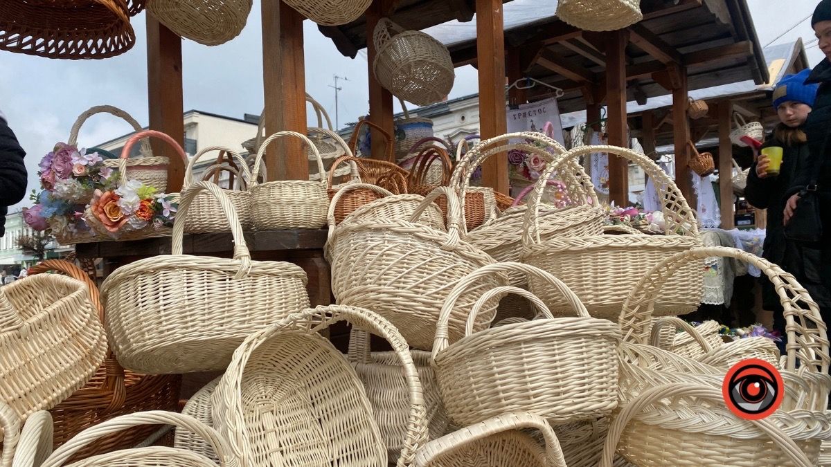 Скільки у Коломиї коштують кошики та прикраси до них? 3