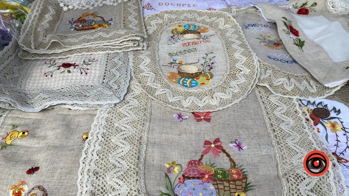 Скільки у Коломиї коштують кошики та прикраси до них? 10