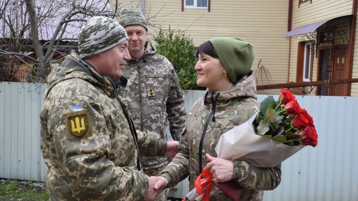 Бойова медикиня "десятки" Ганна Грималюк отримала нагрудний знак 1
