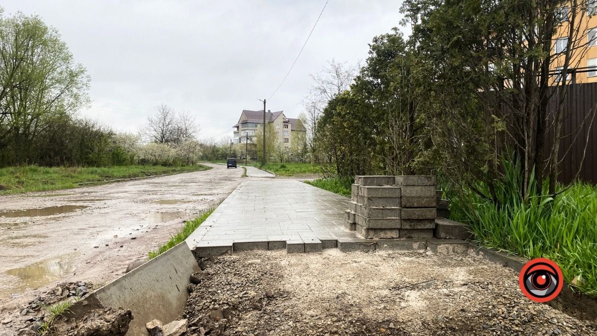 На вулиці Маковея у Коломиї облаштовують тротуар за понад 800 тис грн 6