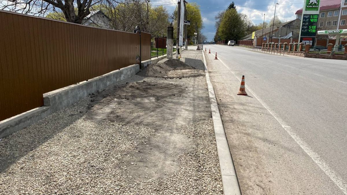 У Городенці облаштовують тротуари 1