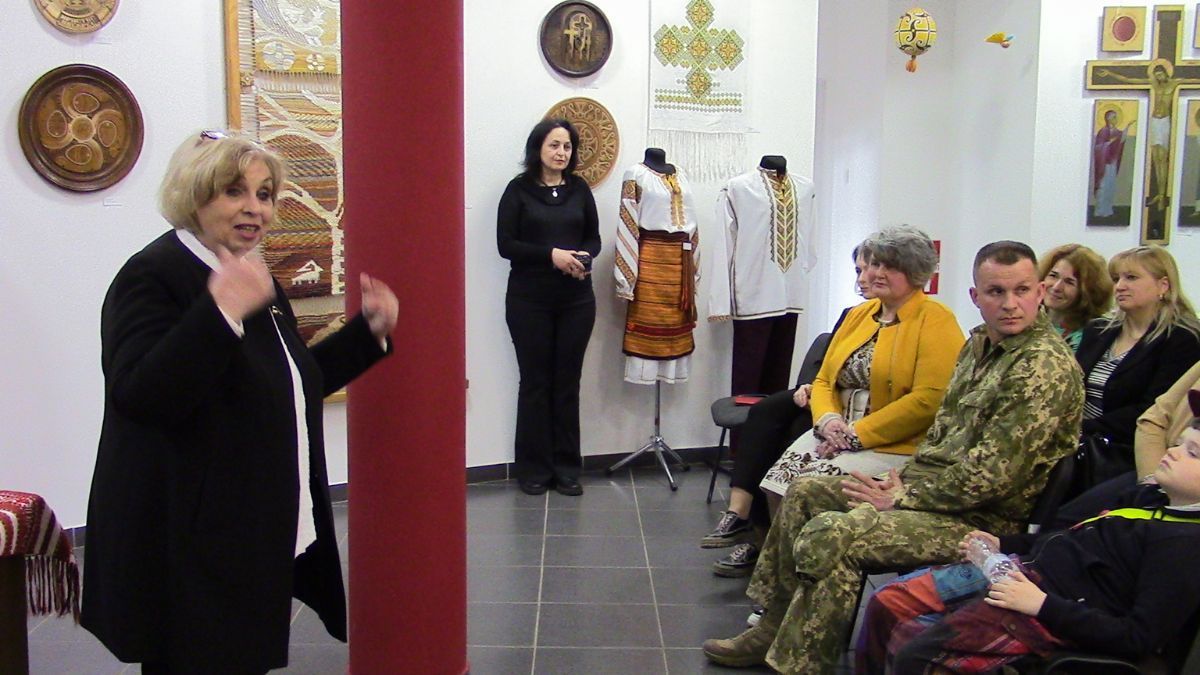 "З вірою у перемогу та відроження": у Коломиї презентували виставку 1