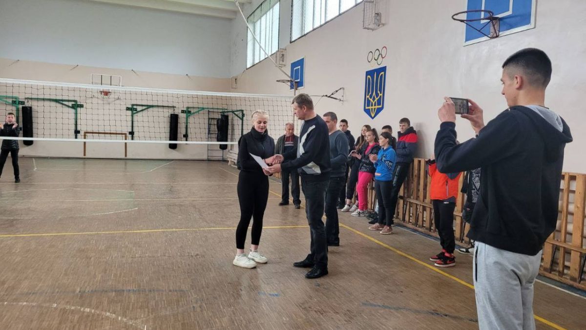 У Печеніжині відбулися змагання з волейболу серед дівчат 3