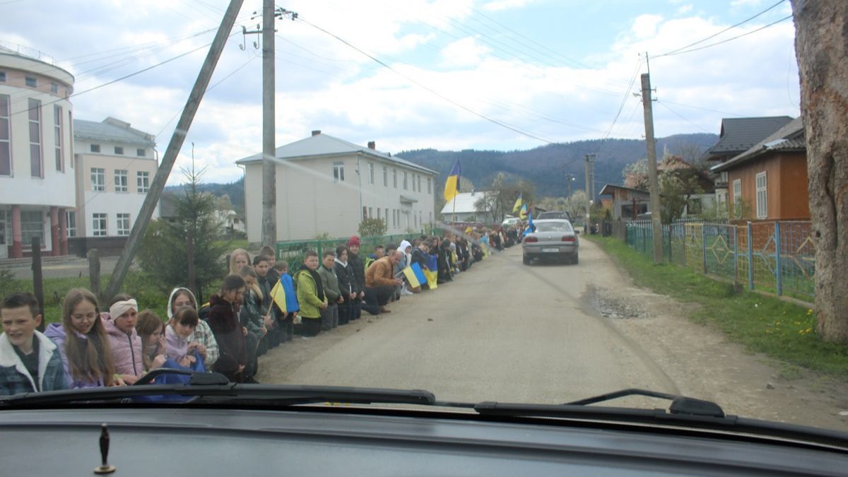 У Делятинській громаді зустріли загиблого воїна Юрія Молдавчука 2