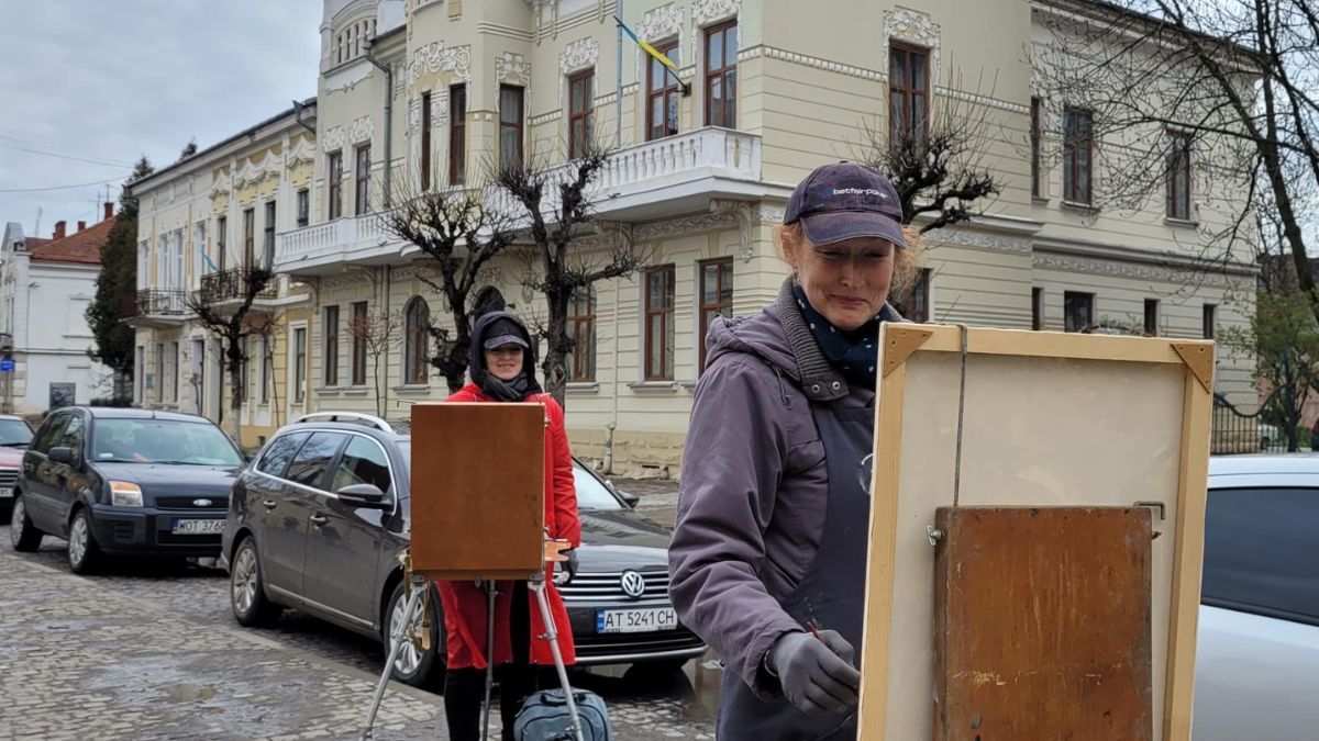 14 художників малюють Писанкову 1