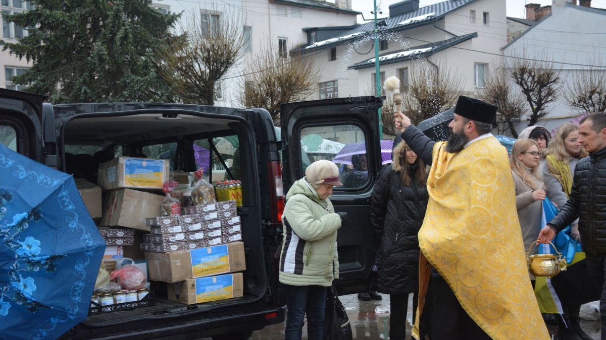У Надвірній освятили кошики для захисників 3