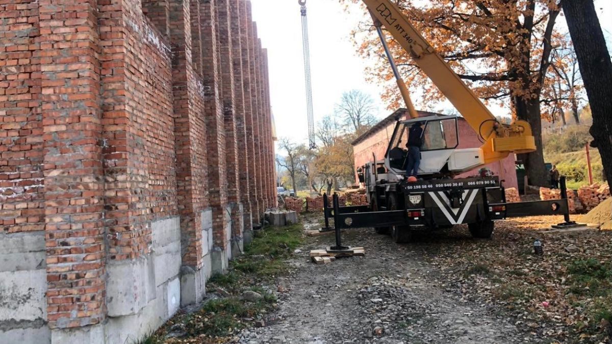 У Делятині будують спортзал 3