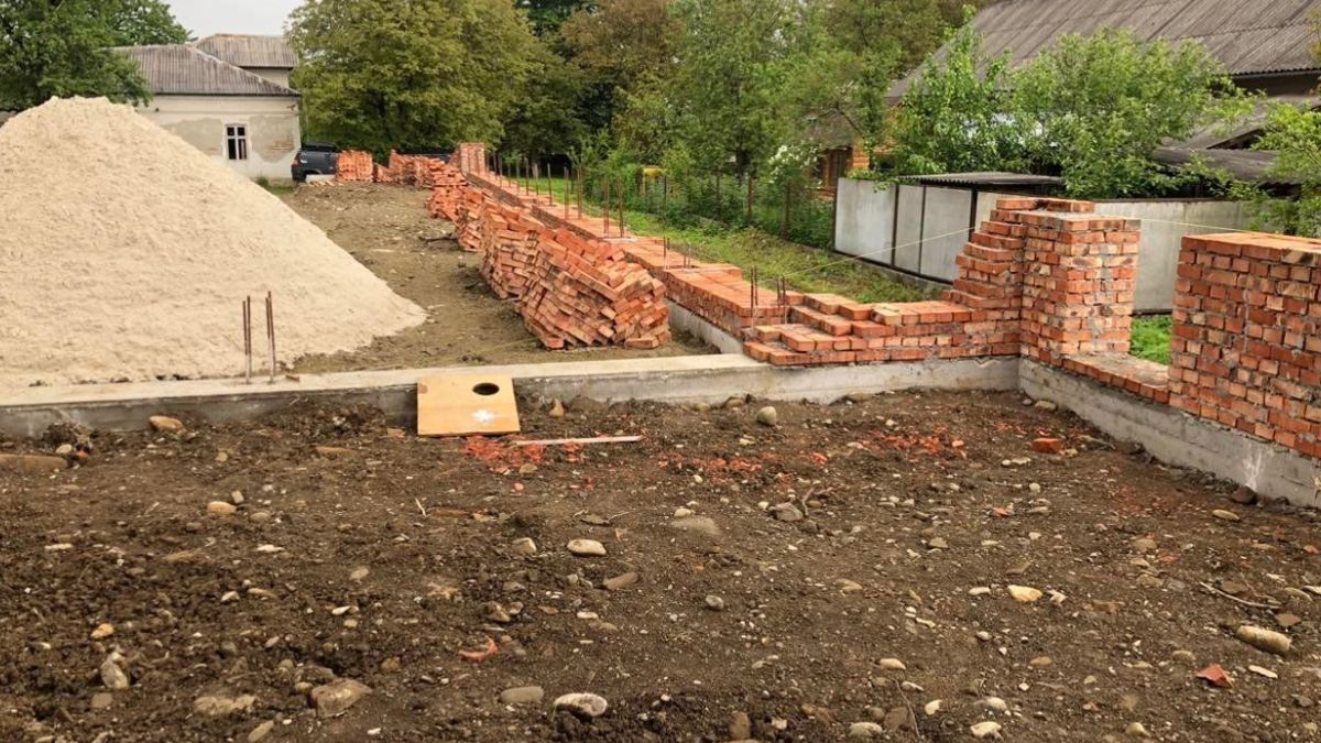 У Делятині будують спортзал 4