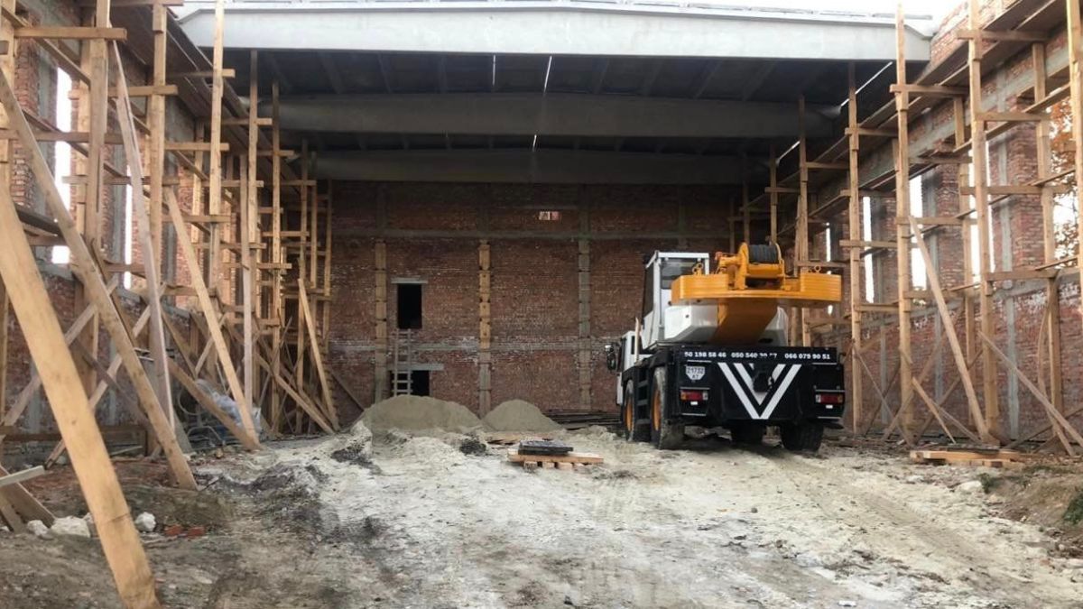 У Делятині будують спортзал 5