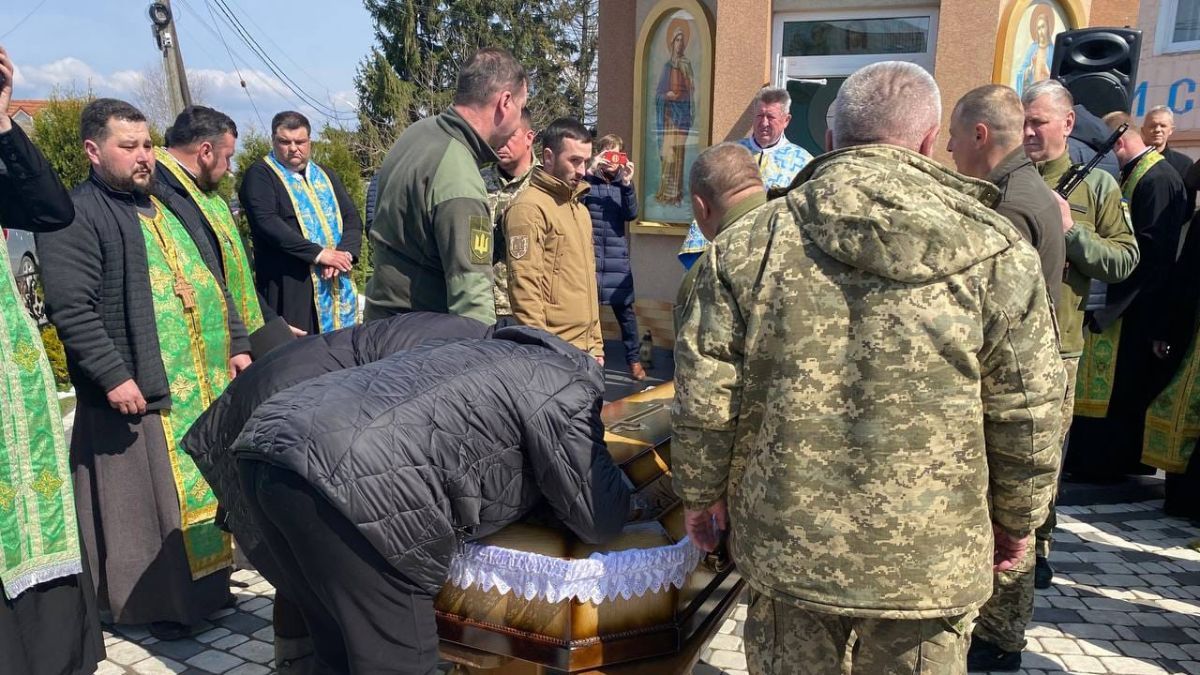 Городенківська громада зустріла загиблого воїна Василя Книгиницького 3