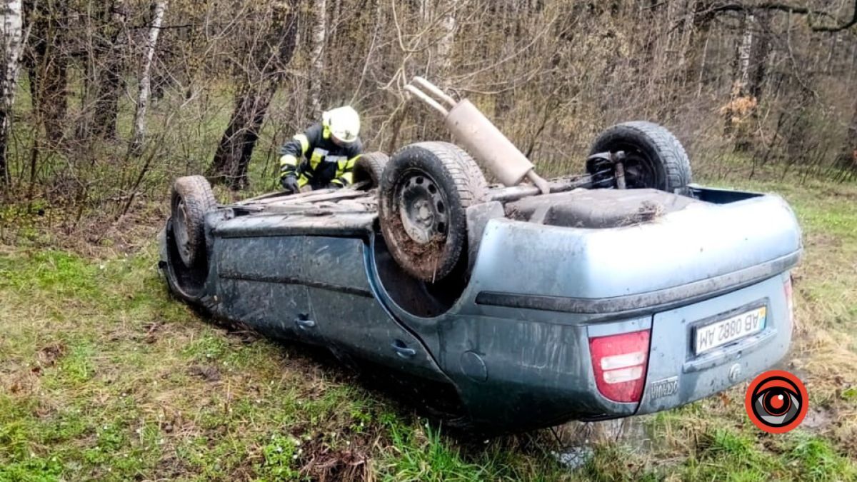 На Коломийщині перекинувся автомобіль 1