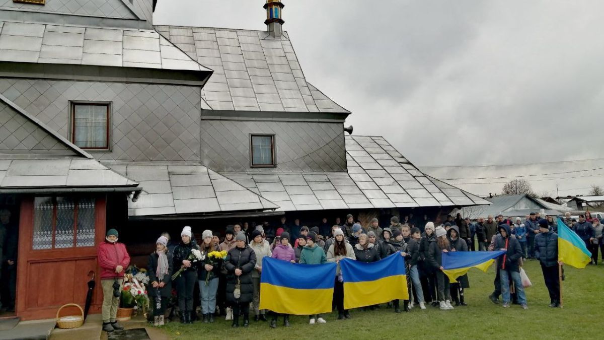 У Печеніжинській ТГ попрощалися із загиблим Героєм Дмитром Фреюком 2