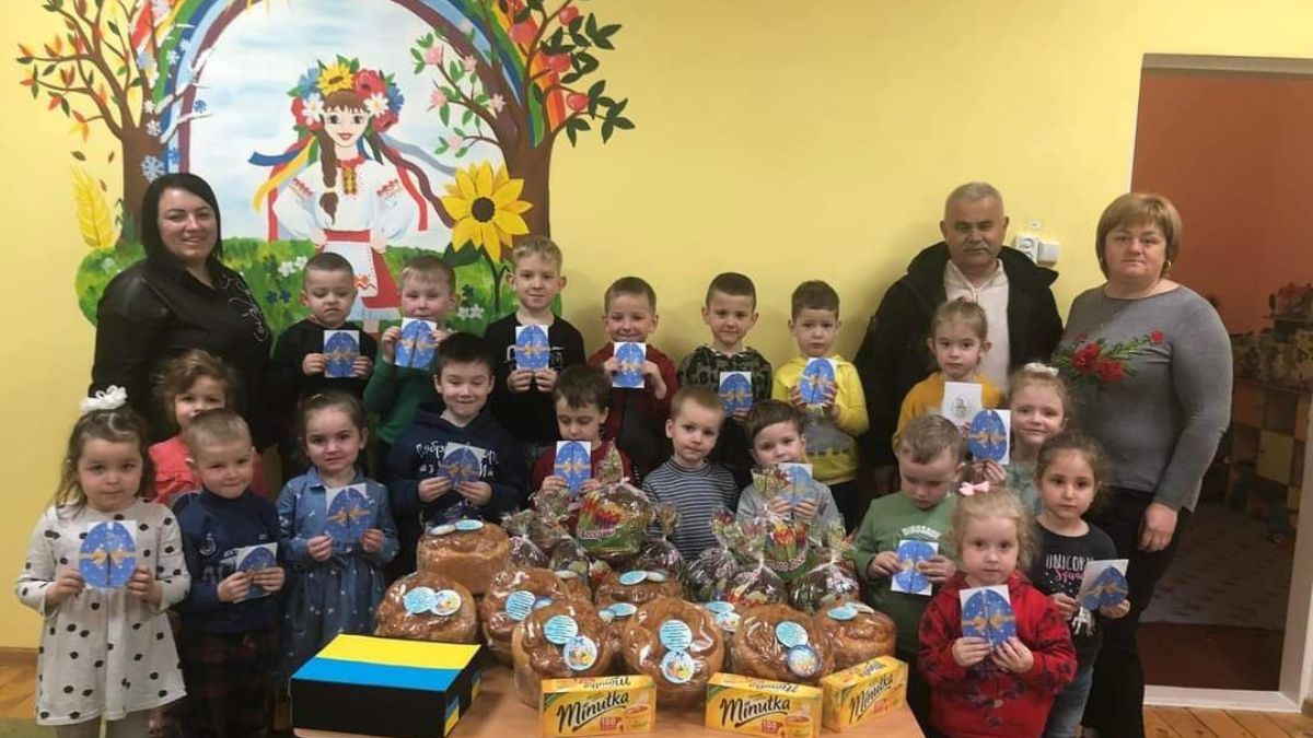 У Печеніжинській громаді освятили кошики для захисників 3