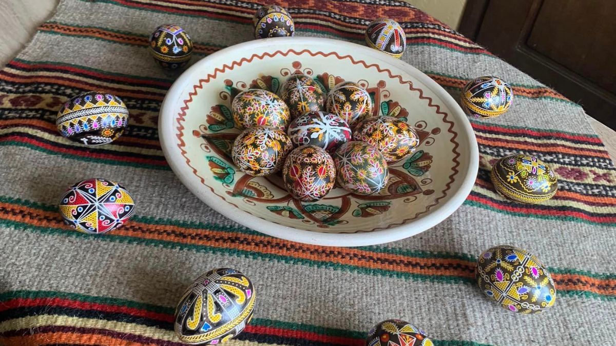 У Делятині переселенці писанки писали 1