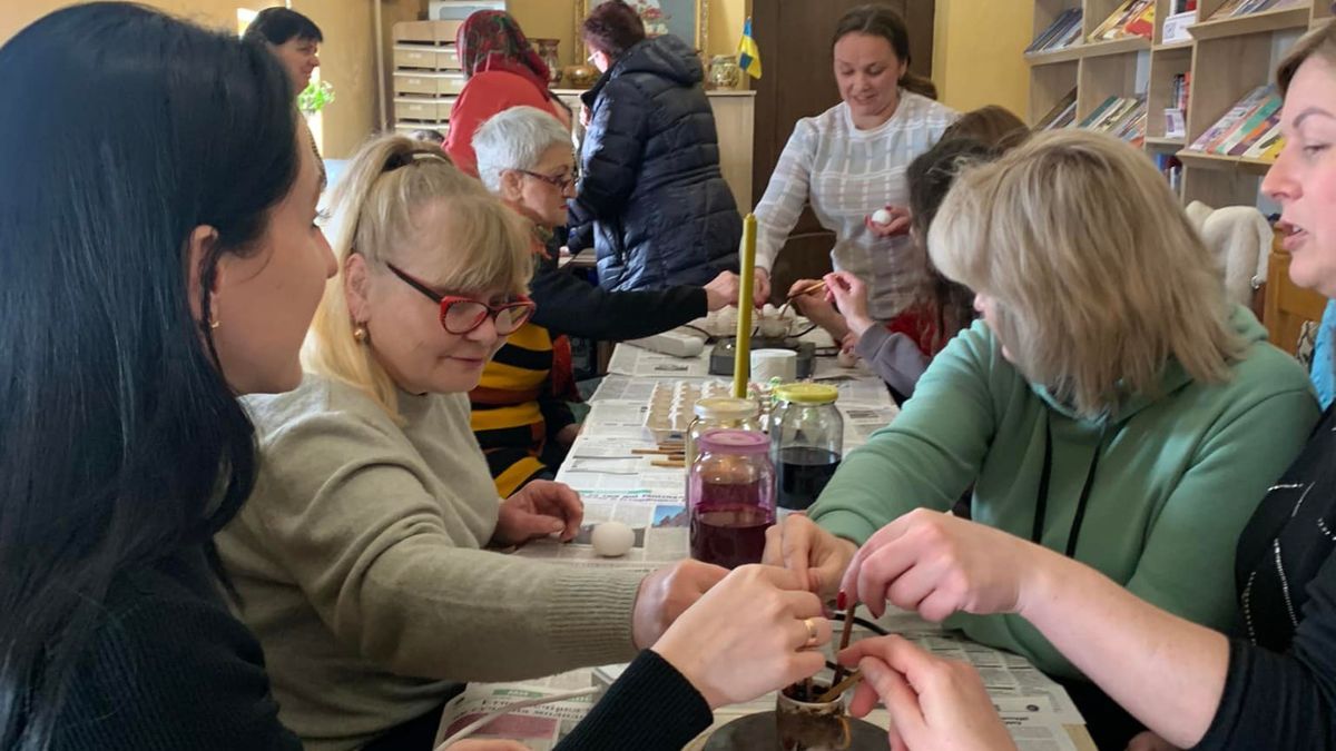 У Делятині переселенці писанки писали 2