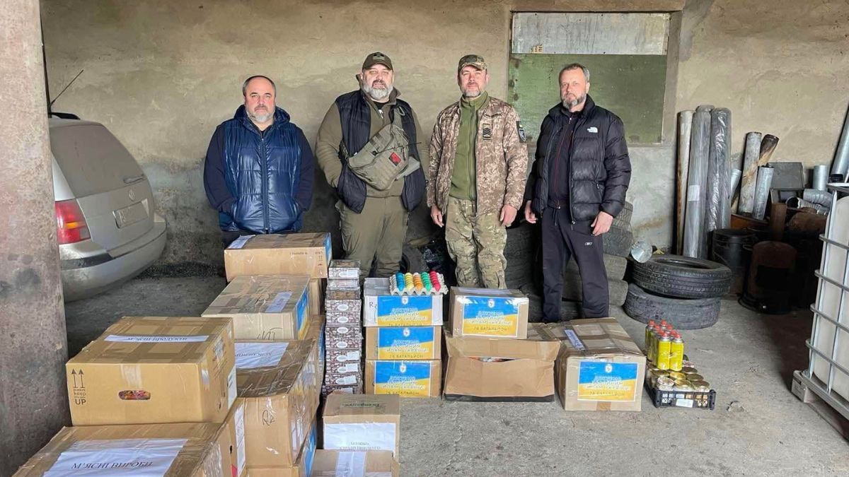 Волонтери з Надвірної поїхали до захисників з великодніми дарунками 3
