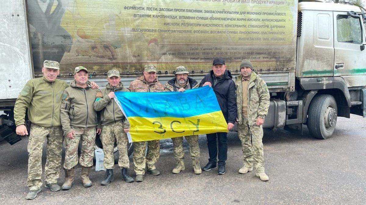 Волонтери з Надвірної поїхали до захисників з великодніми дарунками 5