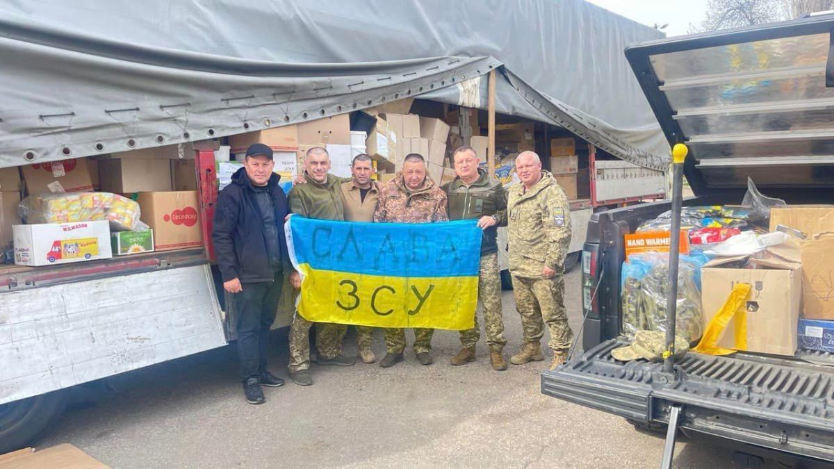 Волонтери з Надвірної поїхали до захисників з великодніми дарунками 6