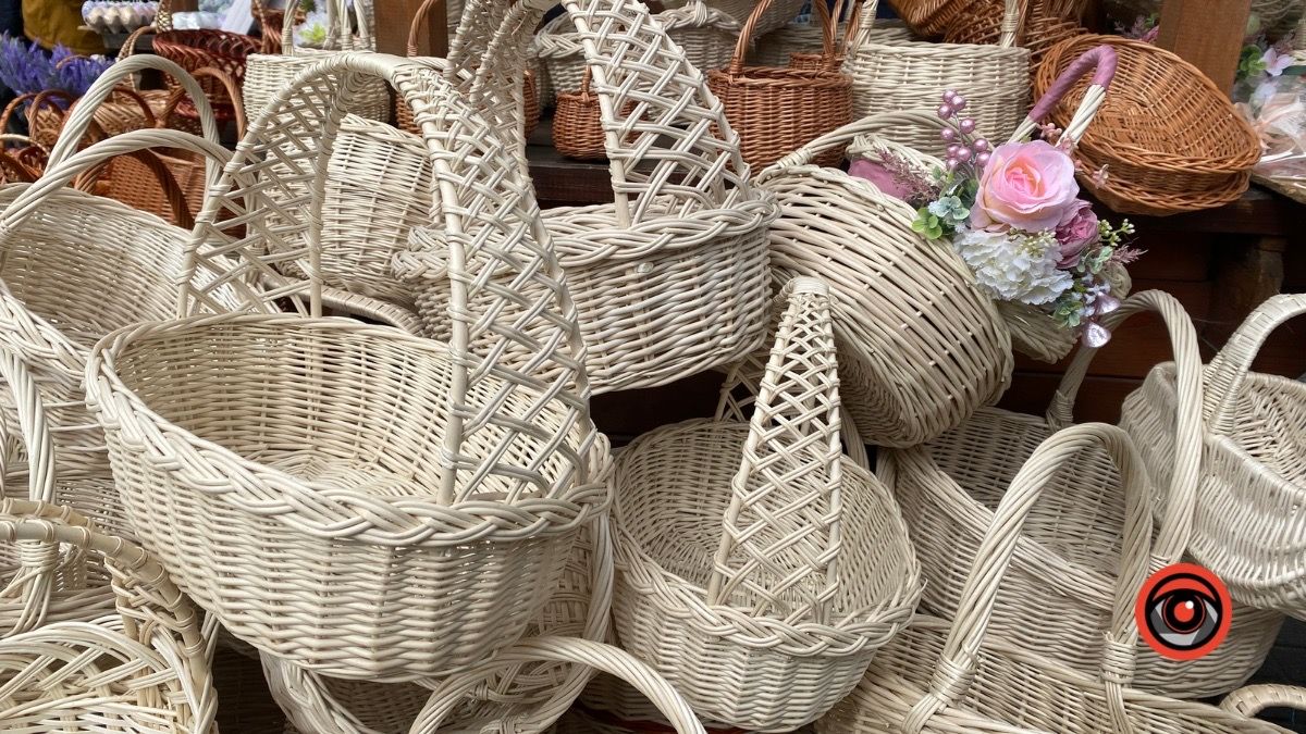Скільки у Коломиї коштують кошики та прикраси до них? 1