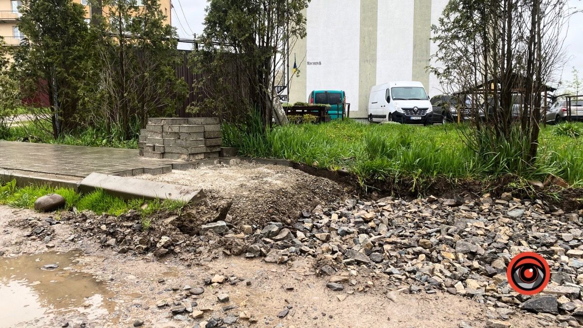 На вулиці Маковея у Коломиї облаштовують тротуар за понад 800 тис грн 4