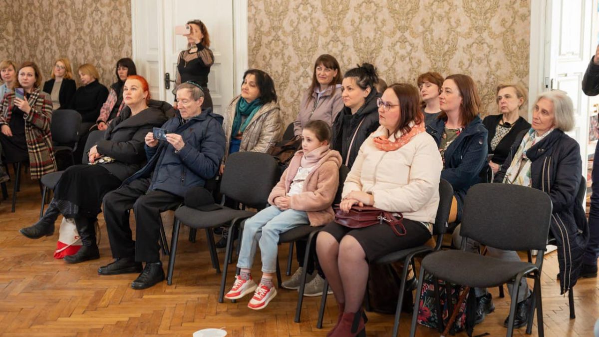 У Коломиї відбувся літературно-музичний перфоманс "Картина життя" 3