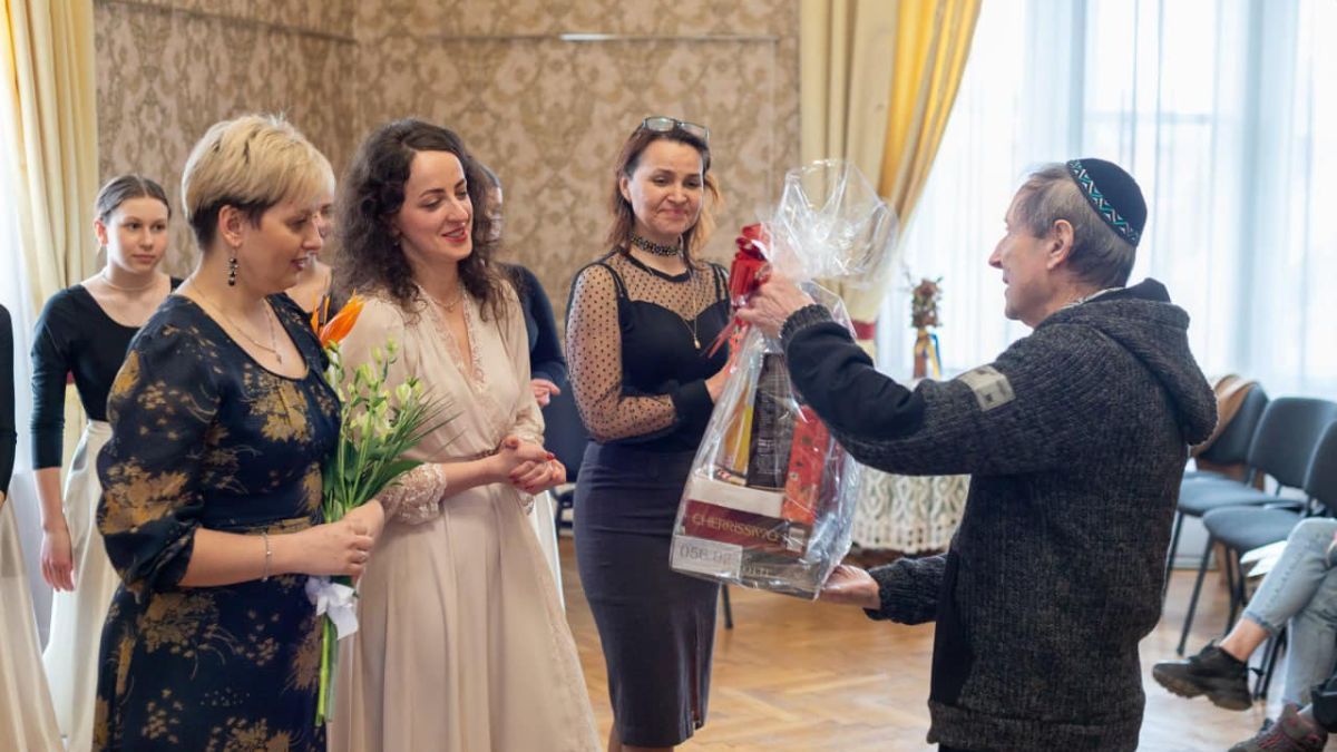 У Коломиї відбувся літературно-музичний перфоманс "Картина життя" 5