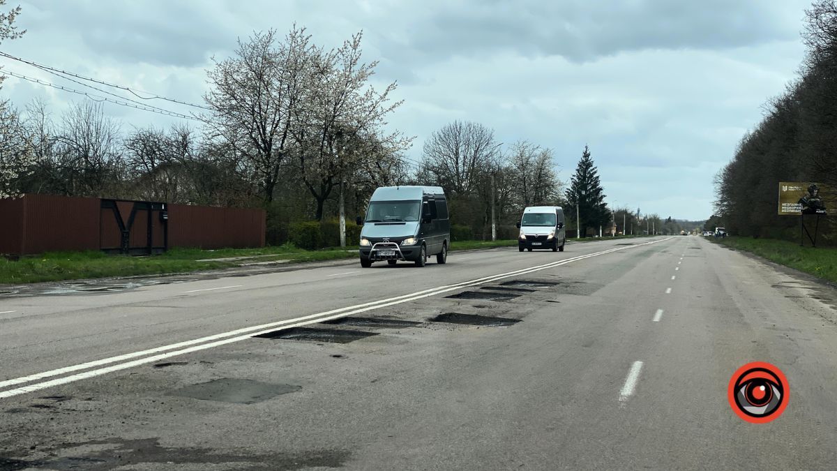 Дорогу на Шепарівці точково ремонтують 5