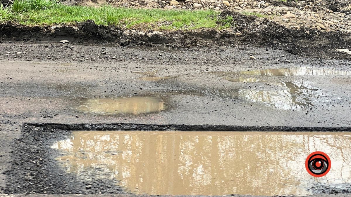 Дорогу на Шепарівці точково ремонтують 6