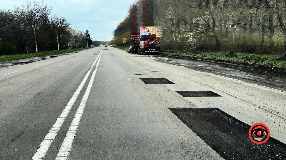 Дорогу на Шепарівці точково ремонтують 7