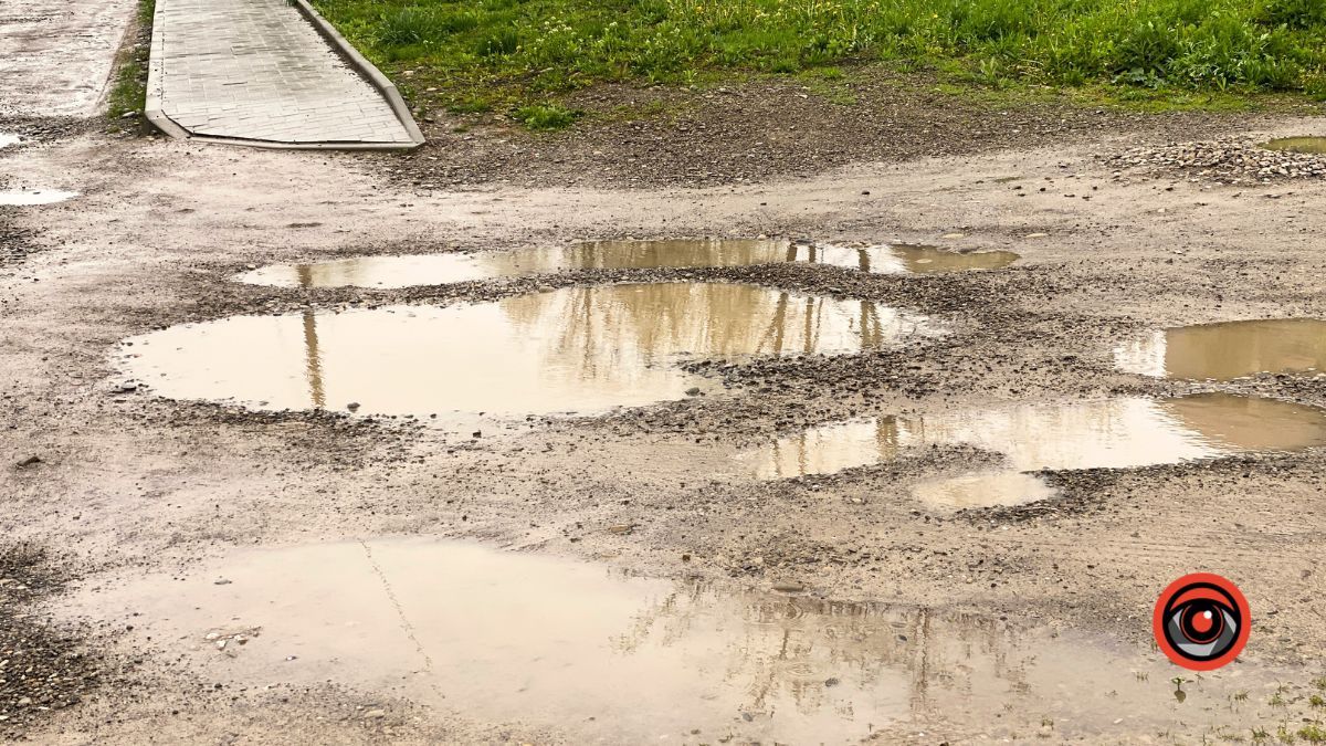 Як виглядає бездоріжжя на вулиці Маковея у Коломиї? 4