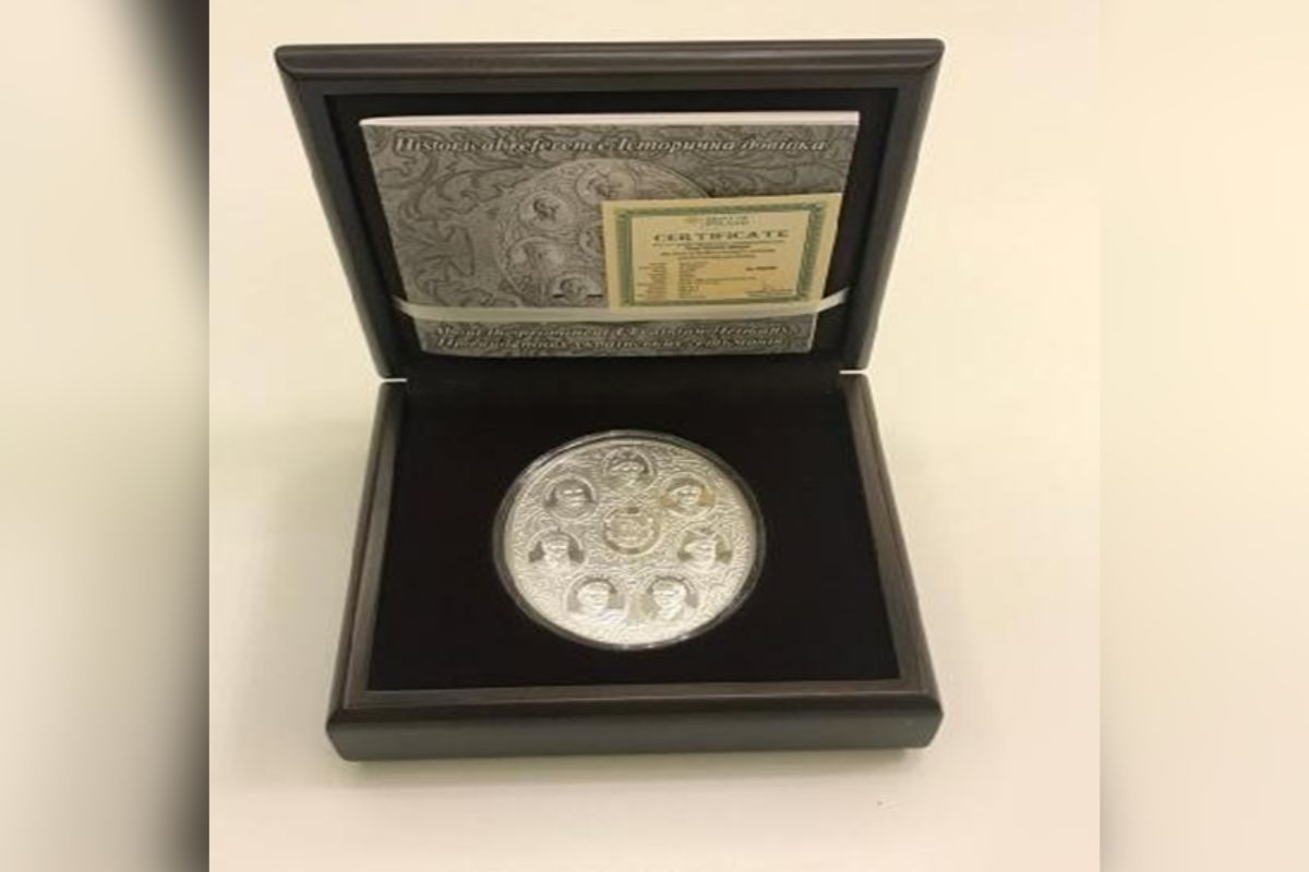 У РВА презентували лоти, які будуть на благодійному аукціоні 33