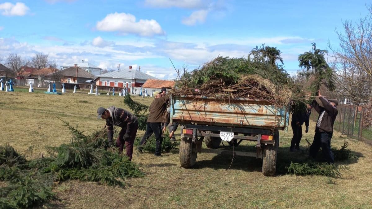 У Снятинській громаді триває підготовка до Великодніх свят: прибирають населені пункти 7