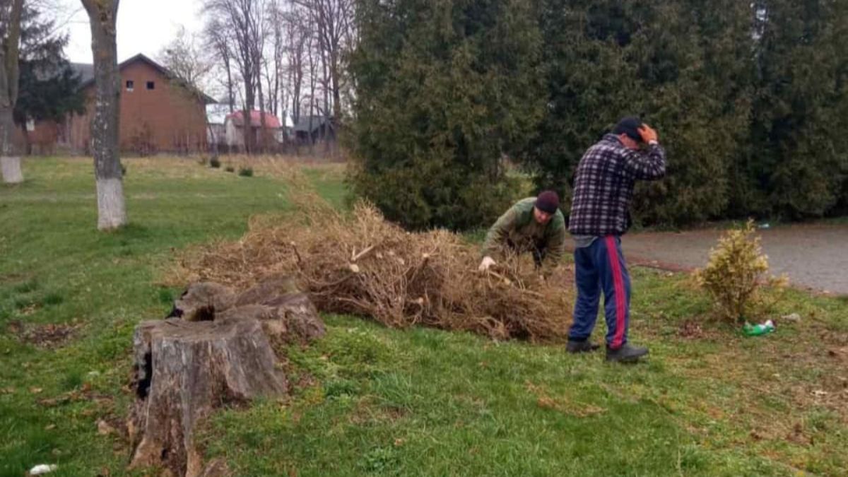 У Снятинській громаді триває підготовка до Великодніх свят: прибирають населені пункти 3