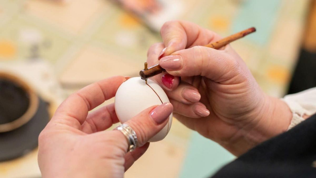 "Створи свою писанку - допоможи Збройним Силам України": у Коломиї відбувся благодійний майстер-клас 1