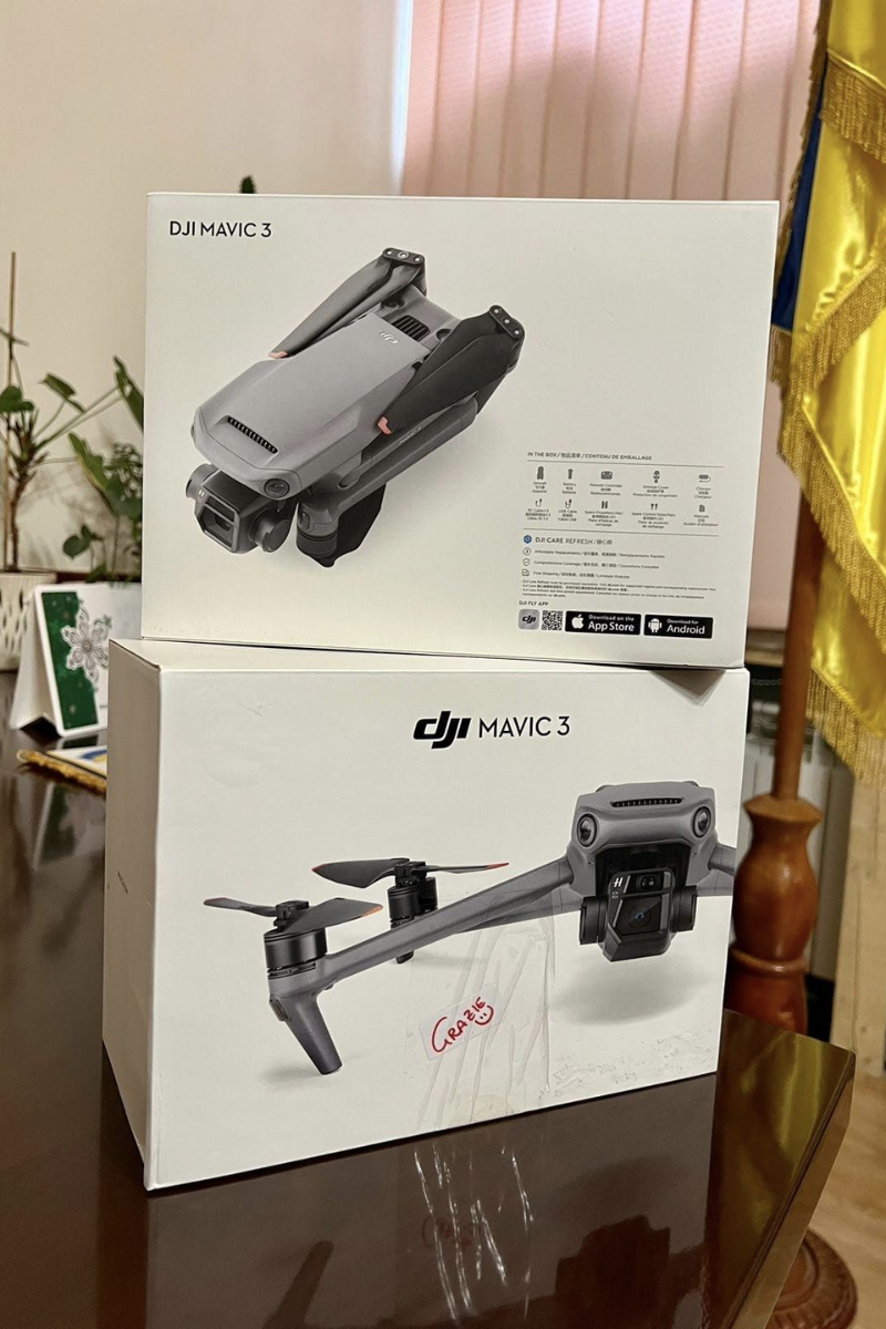 У Верховині волонтер вчергове передав дрони для ЗСУ 1